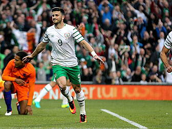 Netherlands strike late to den...